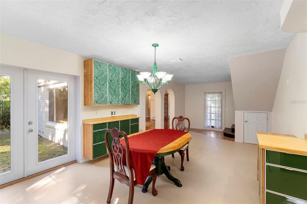 For Sale: $335,000 (5 beds, 3 baths, 2817 Square Feet)