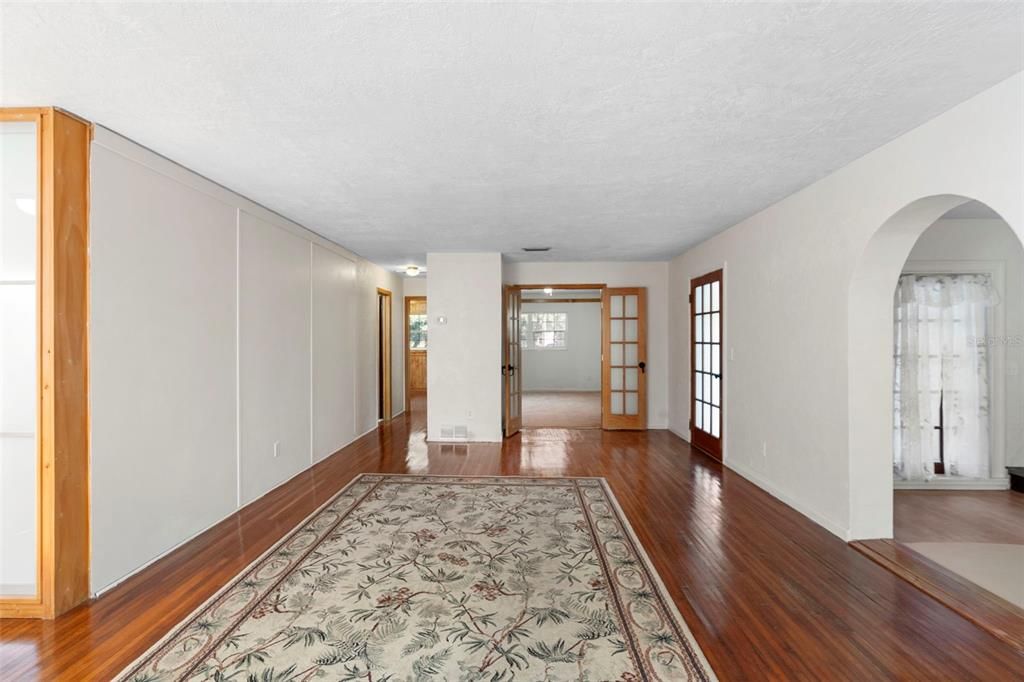 For Sale: $335,000 (5 beds, 3 baths, 2817 Square Feet)