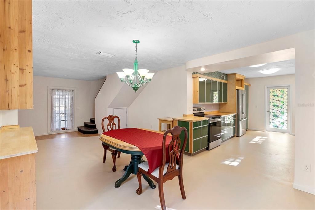 For Sale: $335,000 (5 beds, 3 baths, 2817 Square Feet)