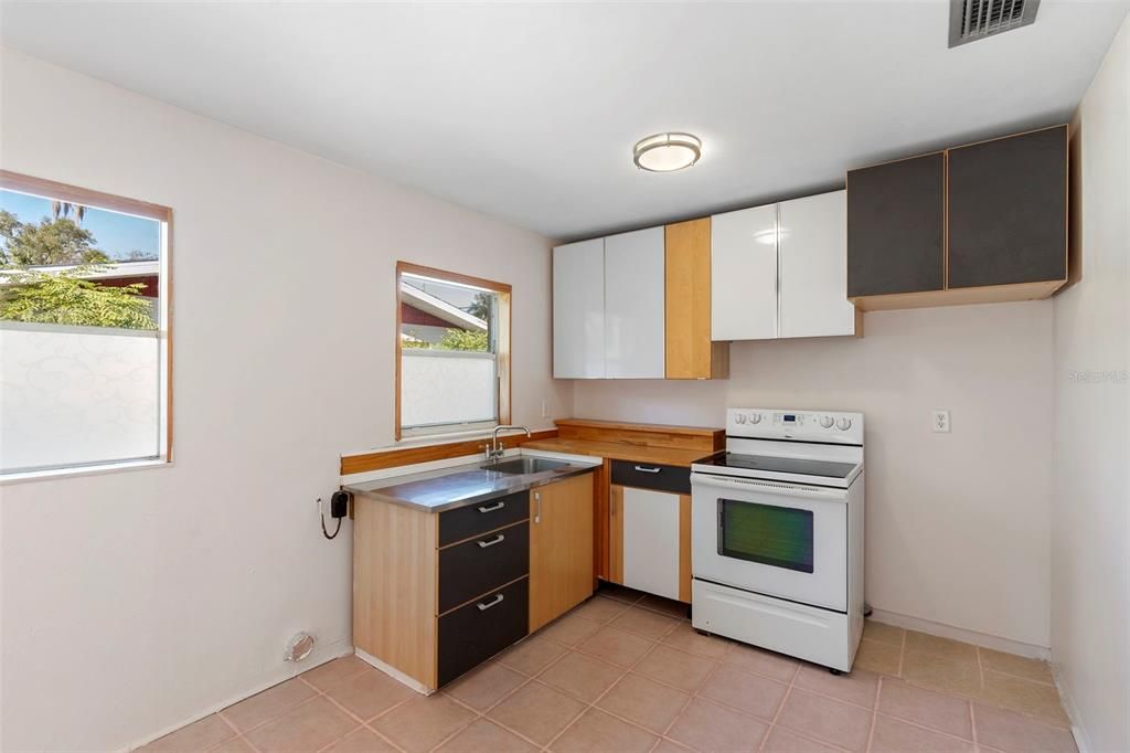 For Sale: $335,000 (5 beds, 3 baths, 2817 Square Feet)