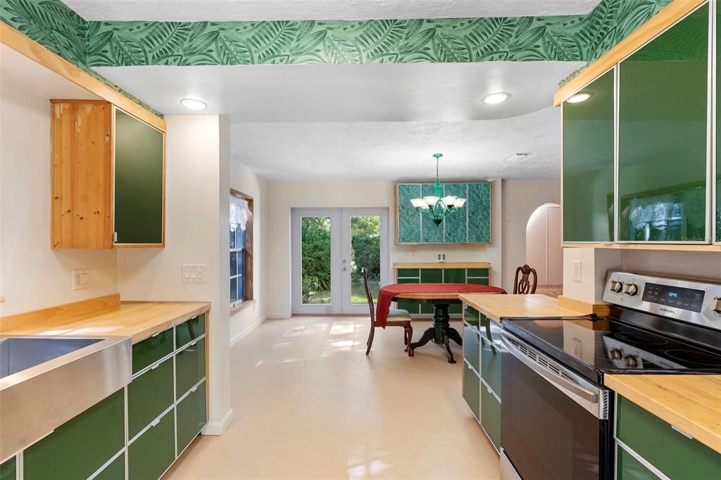 For Sale: $335,000 (5 beds, 3 baths, 2817 Square Feet)