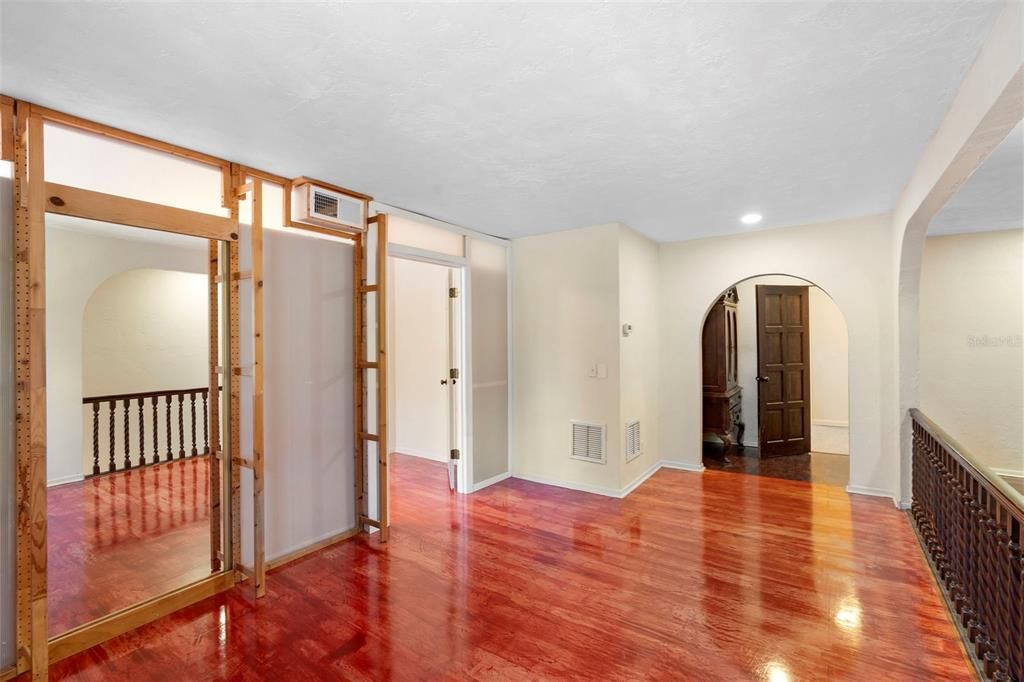 For Sale: $335,000 (5 beds, 3 baths, 2817 Square Feet)