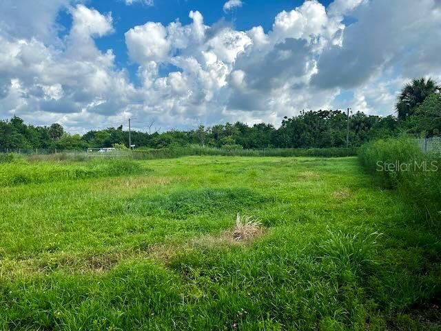 На продажу: $750,000 (0.53 acres)