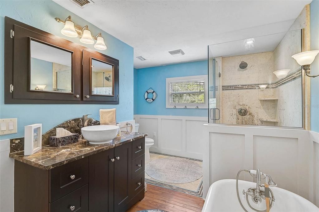 Active With Contract: $560,000 (2 beds, 1 baths, 1283 Square Feet)