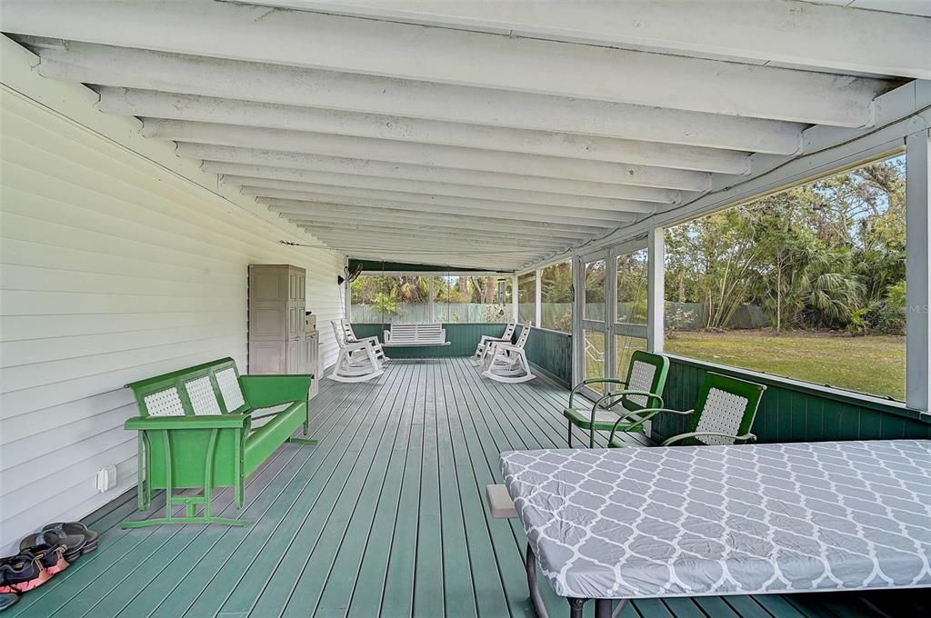 Active With Contract: $560,000 (2 beds, 1 baths, 1283 Square Feet)