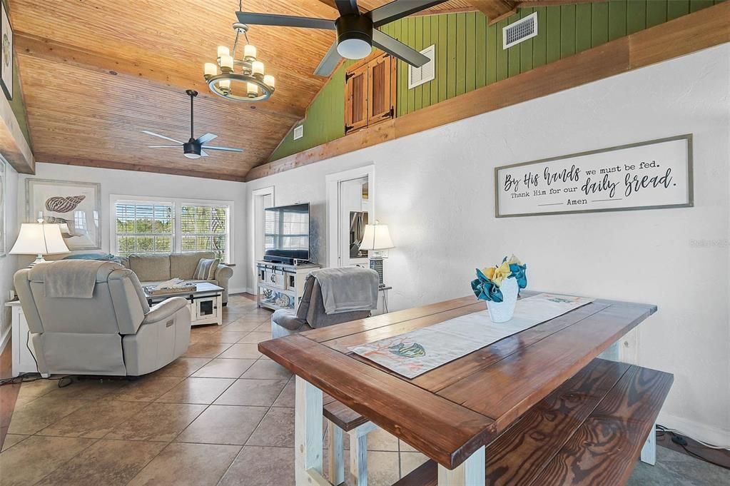 Active With Contract: $560,000 (2 beds, 1 baths, 1283 Square Feet)