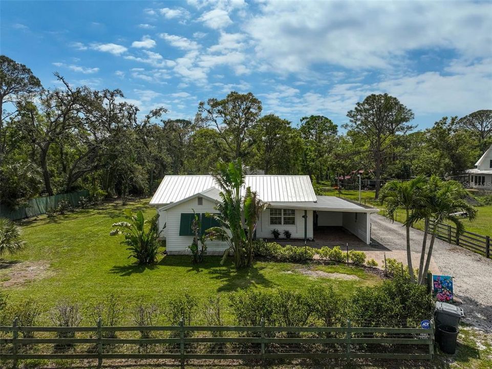 Active With Contract: $560,000 (2 beds, 1 baths, 1283 Square Feet)