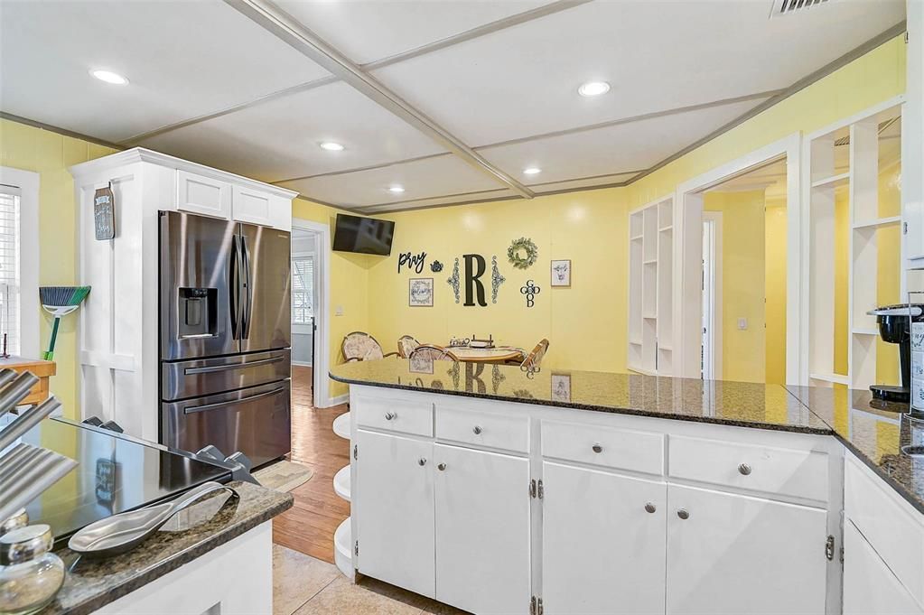 Active With Contract: $560,000 (2 beds, 1 baths, 1283 Square Feet)