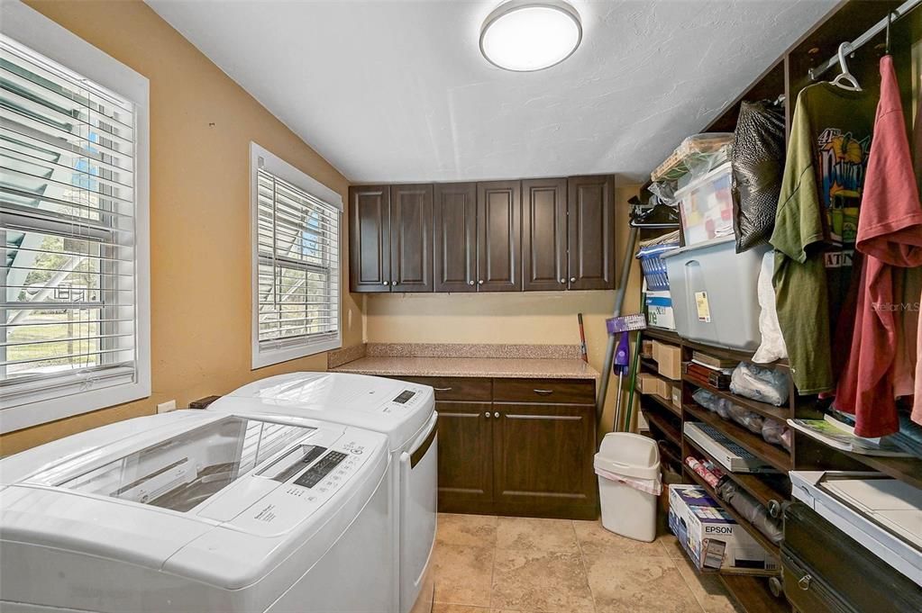 Active With Contract: $560,000 (2 beds, 1 baths, 1283 Square Feet)