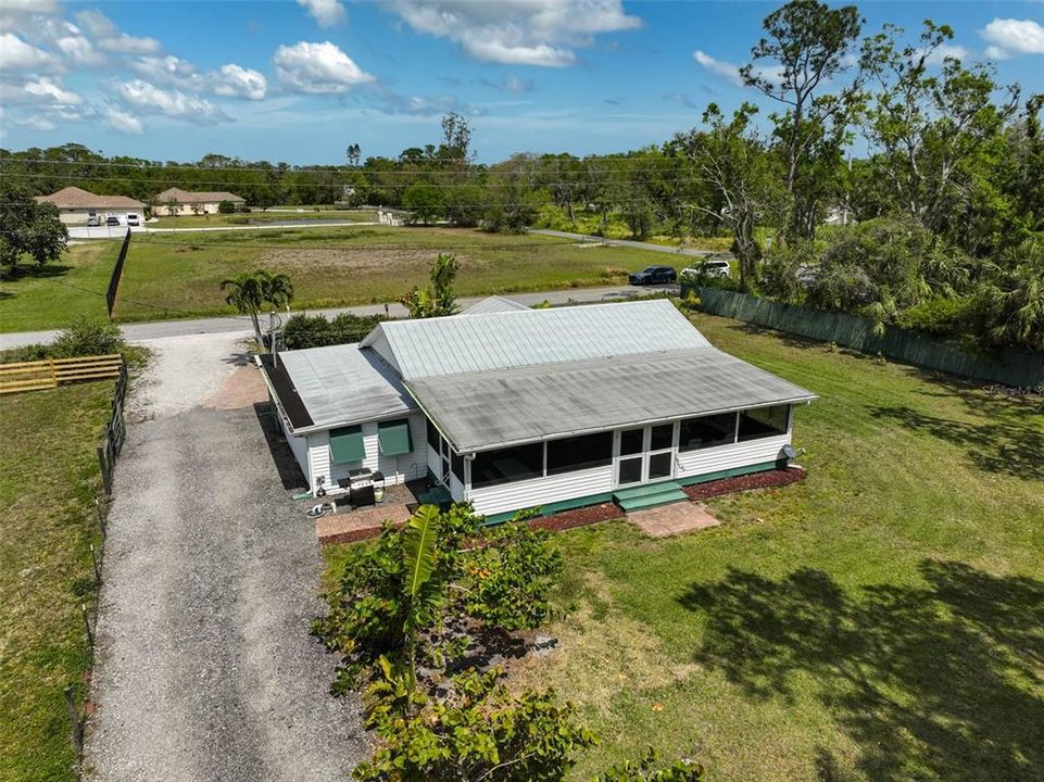 Active With Contract: $560,000 (2 beds, 1 baths, 1283 Square Feet)