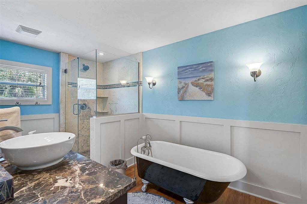 Active With Contract: $560,000 (2 beds, 1 baths, 1283 Square Feet)