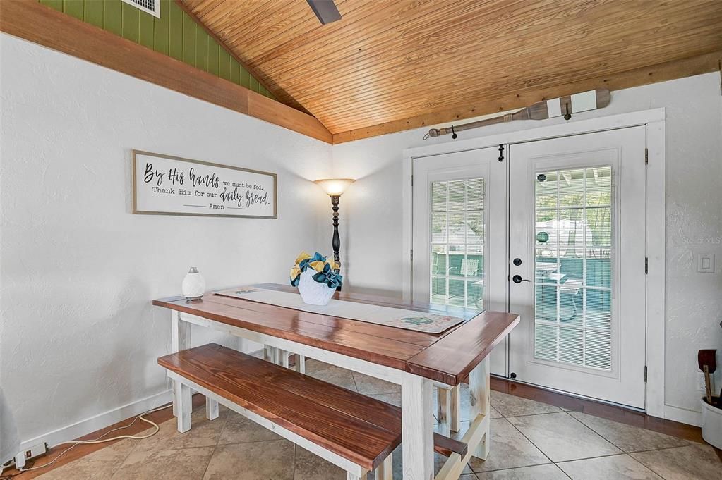 Active With Contract: $560,000 (2 beds, 1 baths, 1283 Square Feet)