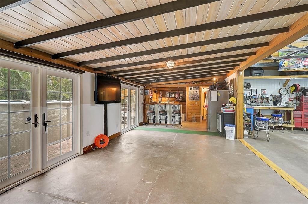 Active With Contract: $560,000 (2 beds, 1 baths, 1283 Square Feet)