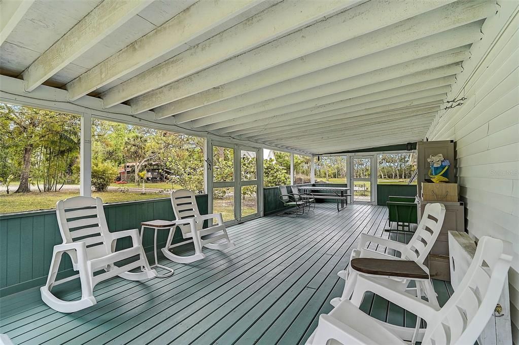 Active With Contract: $560,000 (2 beds, 1 baths, 1283 Square Feet)