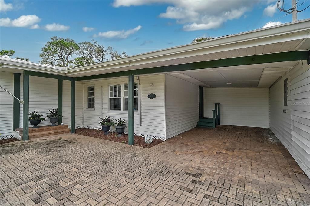 Active With Contract: $560,000 (2 beds, 1 baths, 1283 Square Feet)