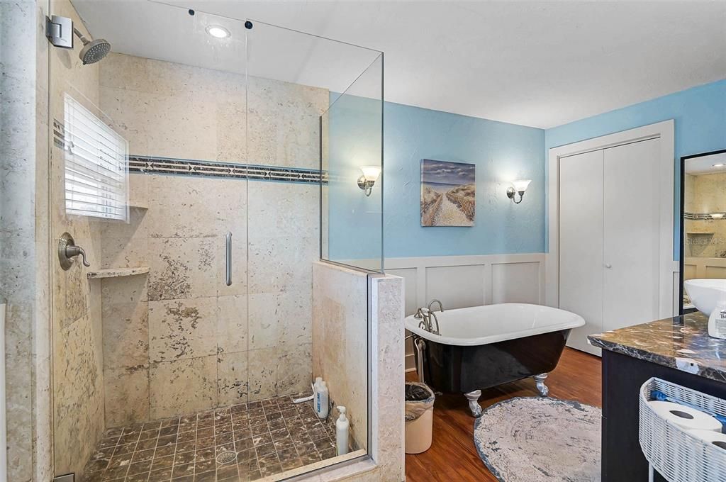 Active With Contract: $560,000 (2 beds, 1 baths, 1283 Square Feet)