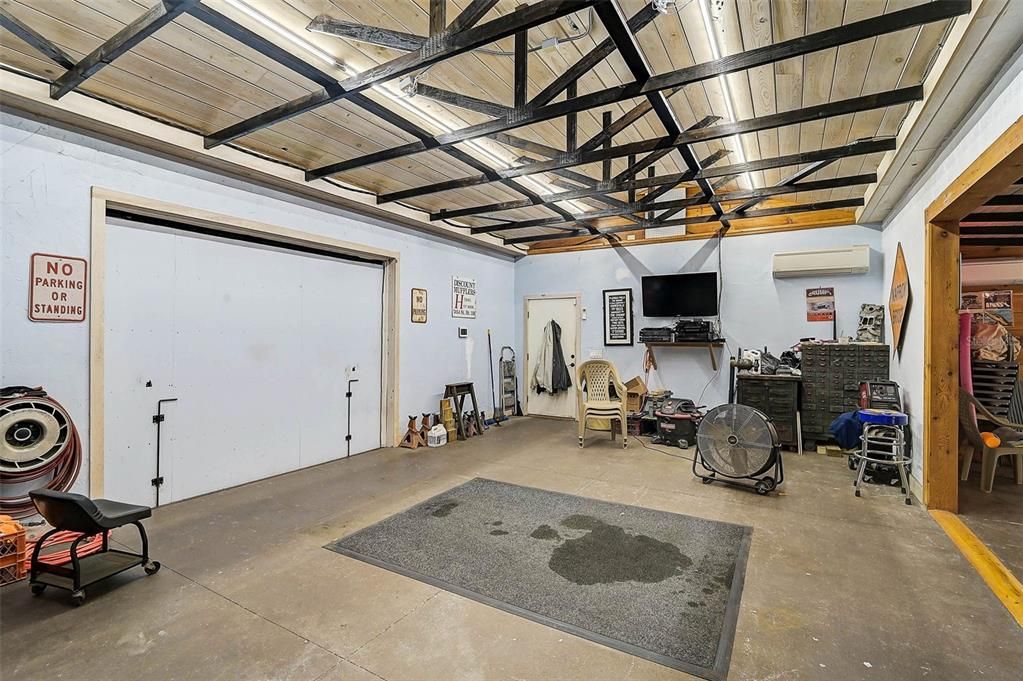 Active With Contract: $560,000 (2 beds, 1 baths, 1283 Square Feet)