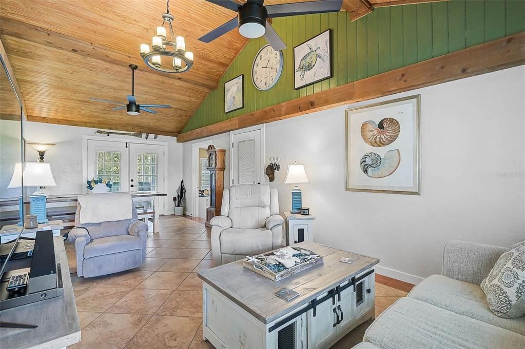 Active With Contract: $560,000 (2 beds, 1 baths, 1283 Square Feet)