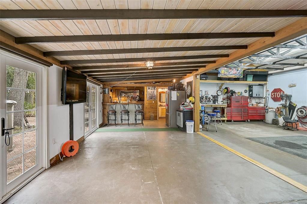 Active With Contract: $560,000 (2 beds, 1 baths, 1283 Square Feet)