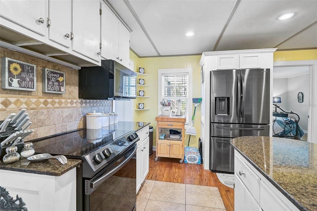 Active With Contract: $560,000 (2 beds, 1 baths, 1283 Square Feet)