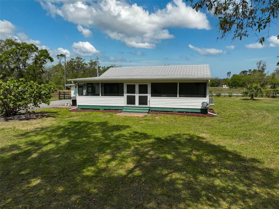 Active With Contract: $560,000 (2 beds, 1 baths, 1283 Square Feet)
