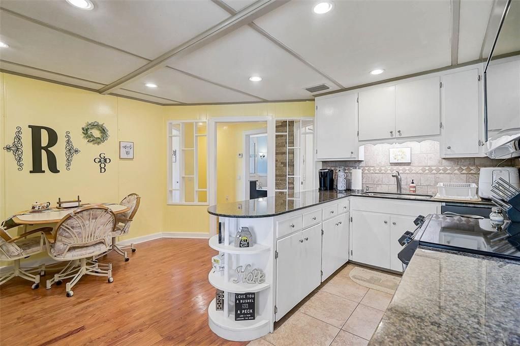 Active With Contract: $560,000 (2 beds, 1 baths, 1283 Square Feet)