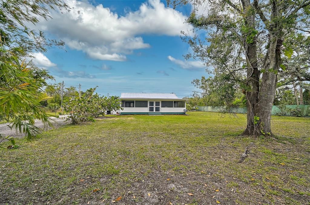 Active With Contract: $560,000 (2 beds, 1 baths, 1283 Square Feet)