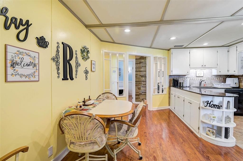 Active With Contract: $560,000 (2 beds, 1 baths, 1283 Square Feet)