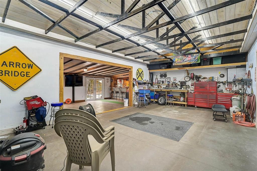 Active With Contract: $560,000 (2 beds, 1 baths, 1283 Square Feet)