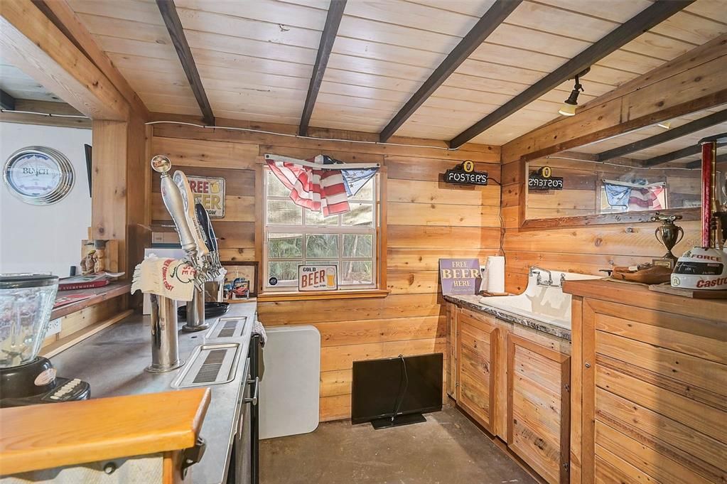 Active With Contract: $560,000 (2 beds, 1 baths, 1283 Square Feet)