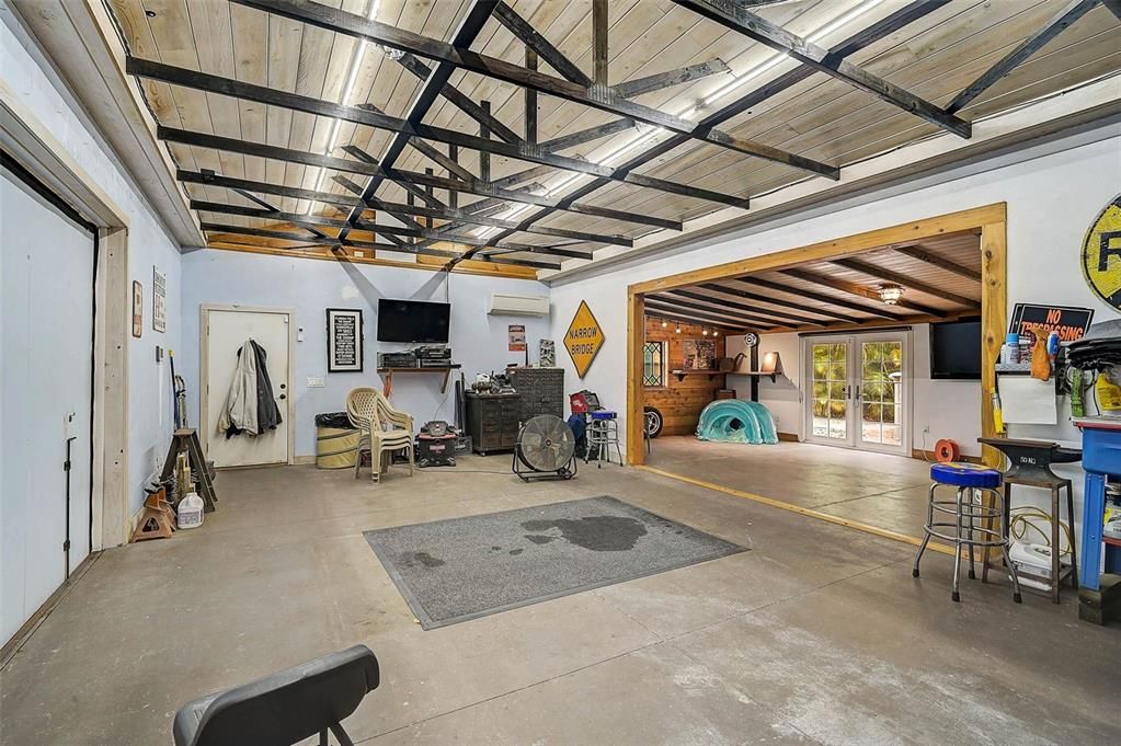 Active With Contract: $560,000 (2 beds, 1 baths, 1283 Square Feet)