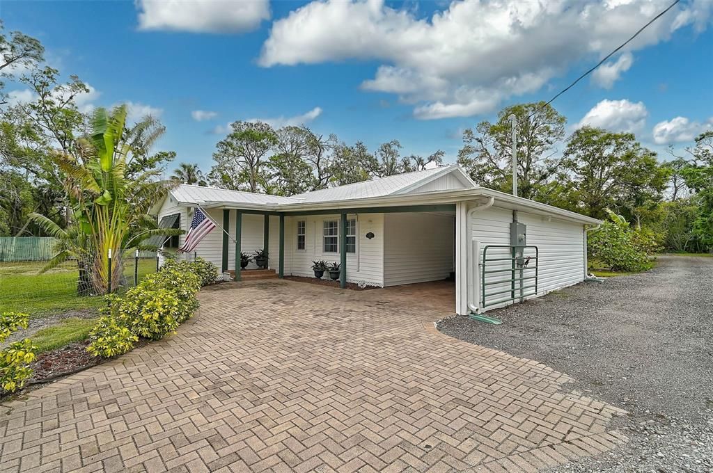 Active With Contract: $560,000 (2 beds, 1 baths, 1283 Square Feet)