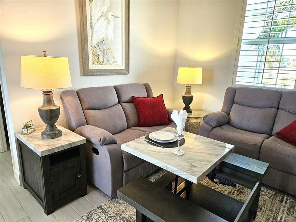 For Rent: $2,500 (3 beds, 2 baths, 1287 Square Feet)