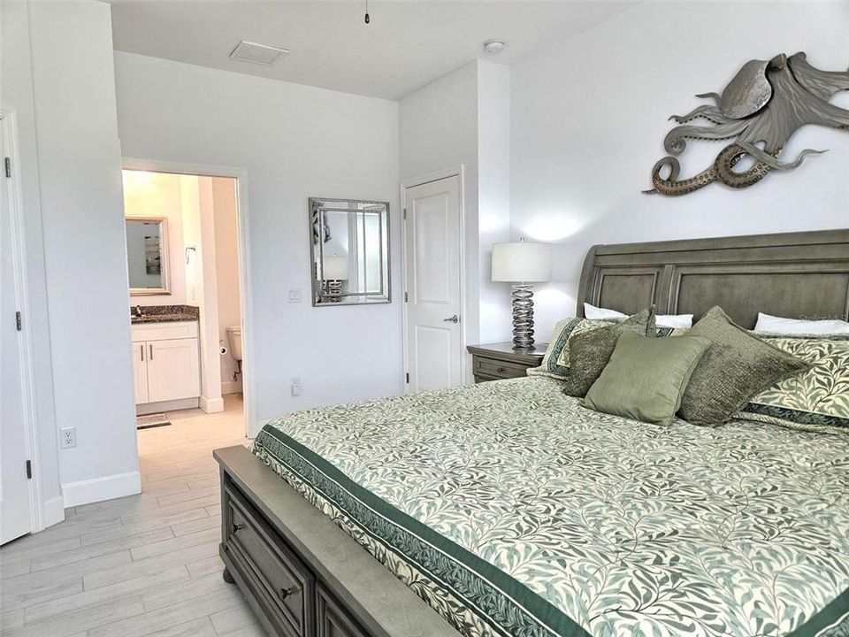 For Rent: $2,500 (3 beds, 2 baths, 1287 Square Feet)