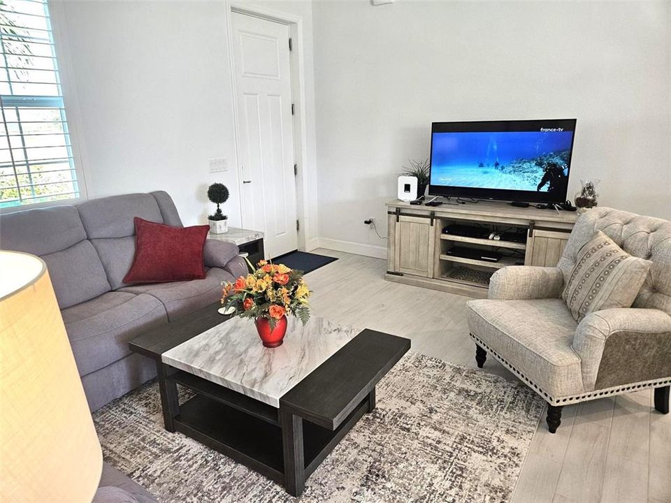 For Rent: $2,500 (3 beds, 2 baths, 1287 Square Feet)