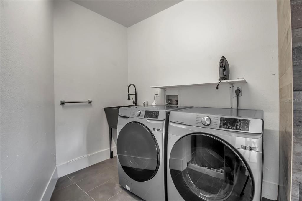 For Sale: $1,675,000 (3 beds, 2 baths, 1995 Square Feet)