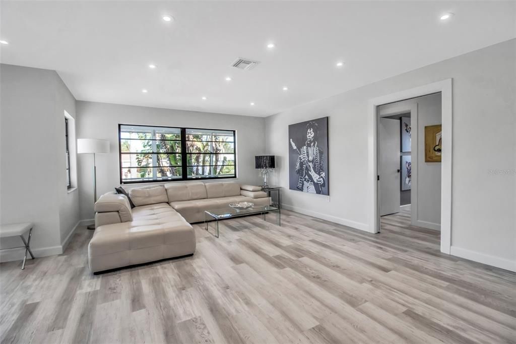 For Sale: $1,675,000 (3 beds, 2 baths, 1995 Square Feet)