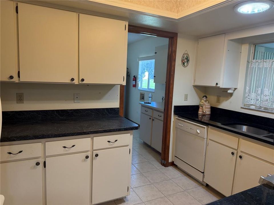 待售: $75,000 (2 贝兹, 2 浴室, 1292 平方英尺)