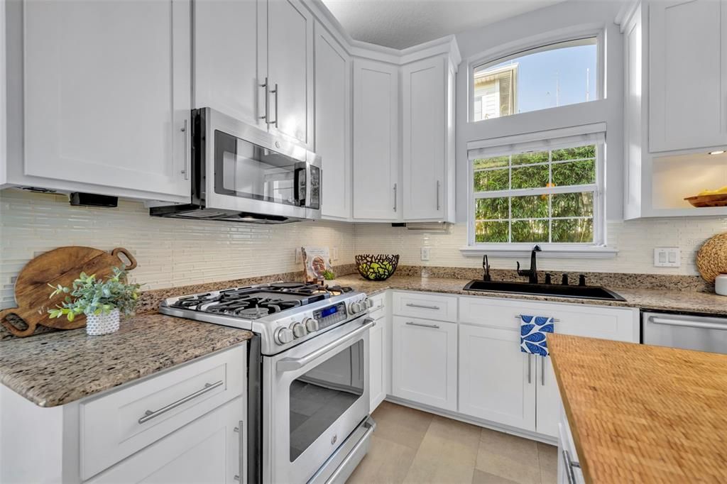 For Sale: $845,000 (3 beds, 3 baths, 2116 Square Feet)