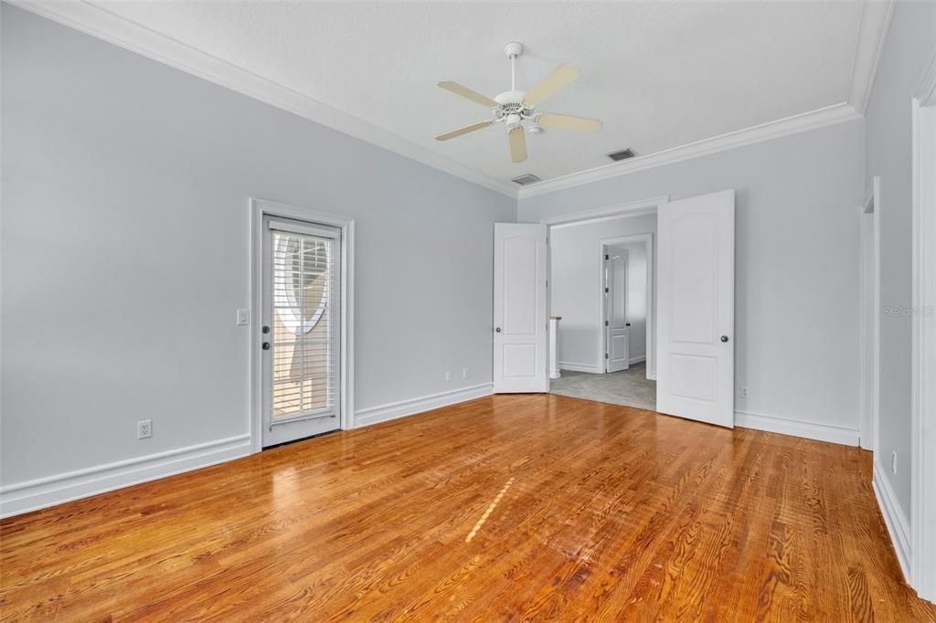 For Sale: $845,000 (3 beds, 3 baths, 2116 Square Feet)