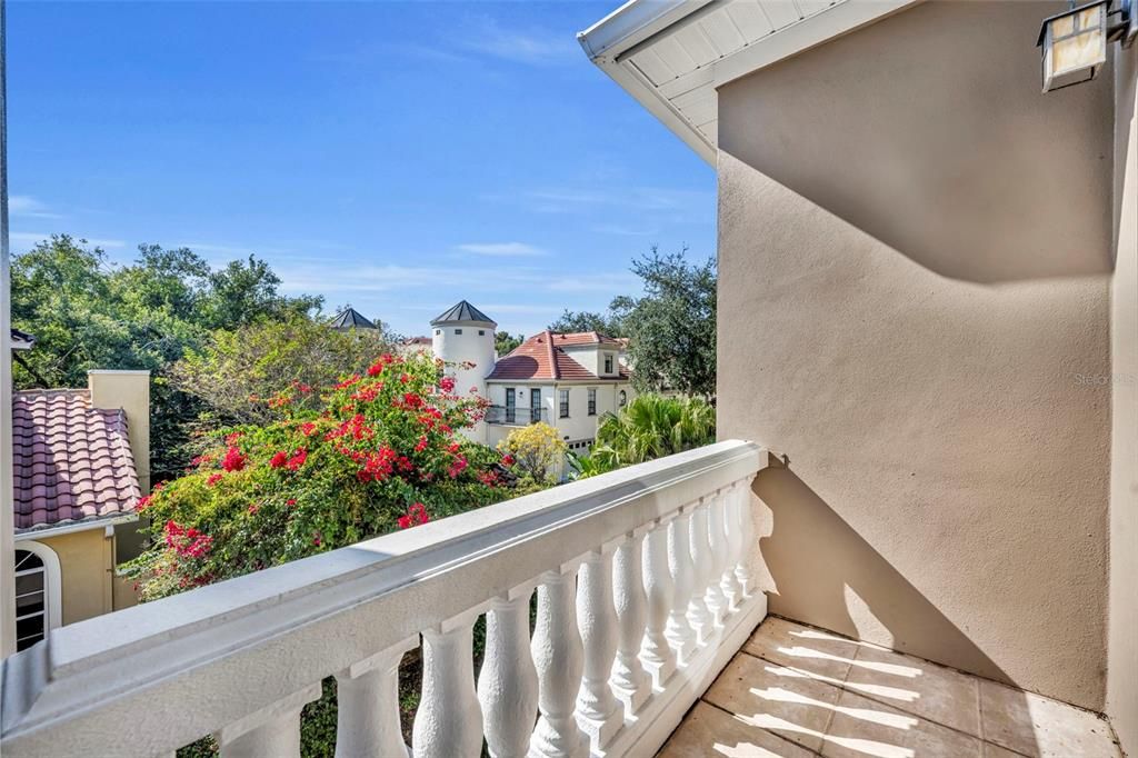 For Sale: $845,000 (3 beds, 3 baths, 2116 Square Feet)