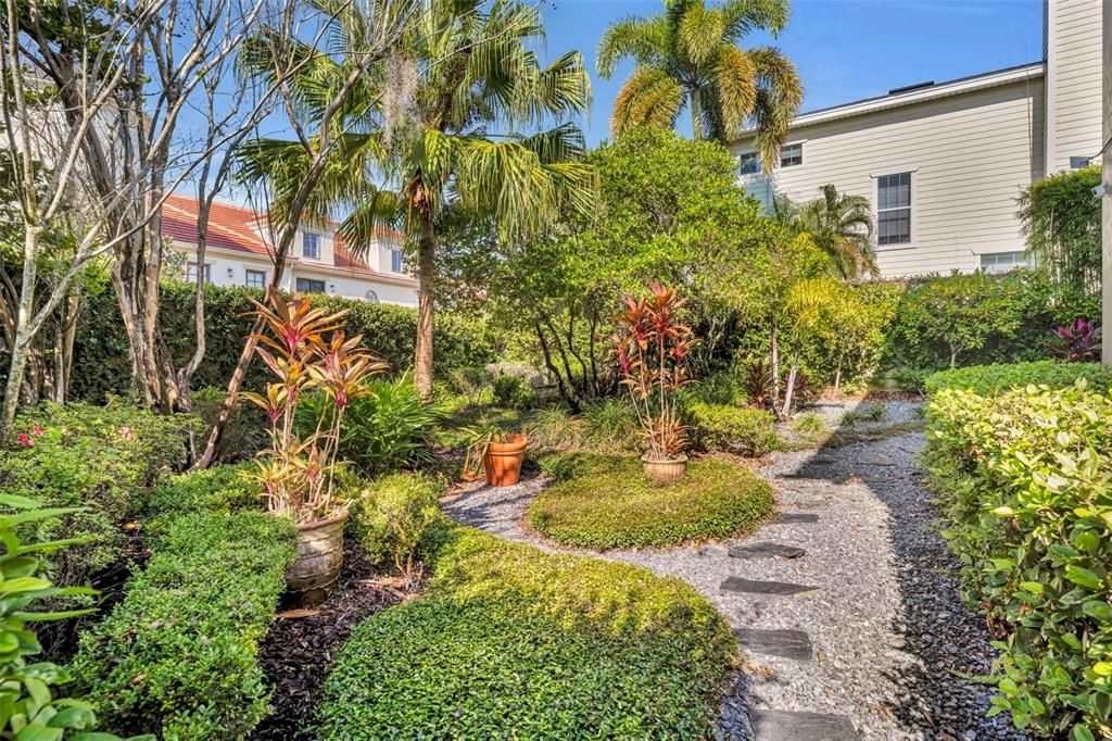 For Sale: $845,000 (3 beds, 3 baths, 2116 Square Feet)