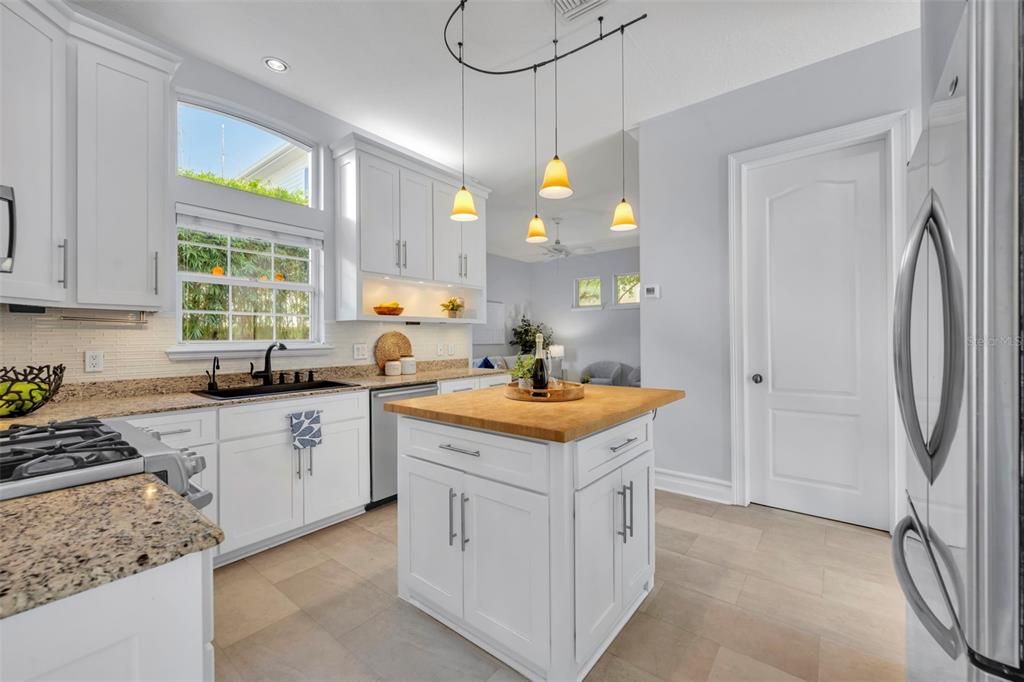 For Sale: $845,000 (3 beds, 3 baths, 2116 Square Feet)