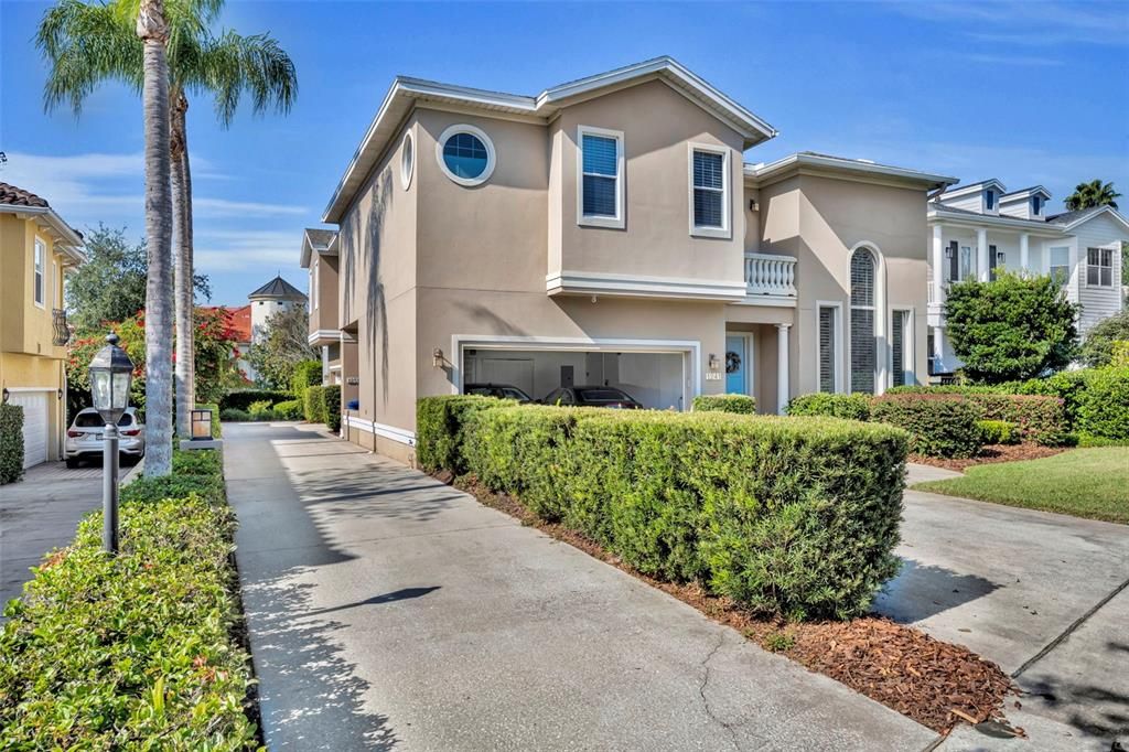 For Sale: $845,000 (3 beds, 3 baths, 2116 Square Feet)