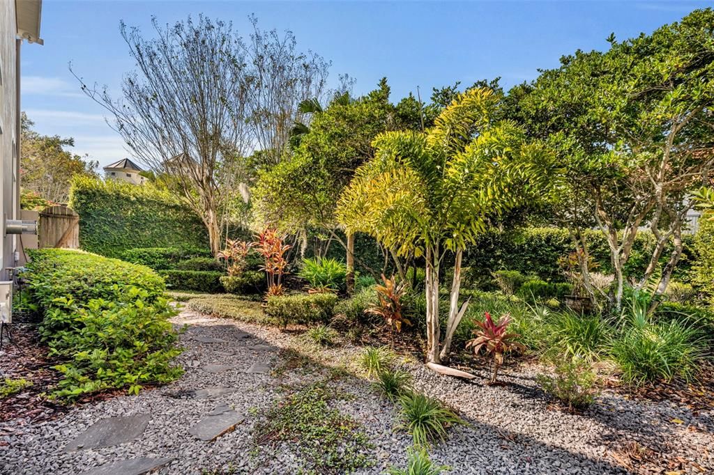 For Sale: $845,000 (3 beds, 3 baths, 2116 Square Feet)