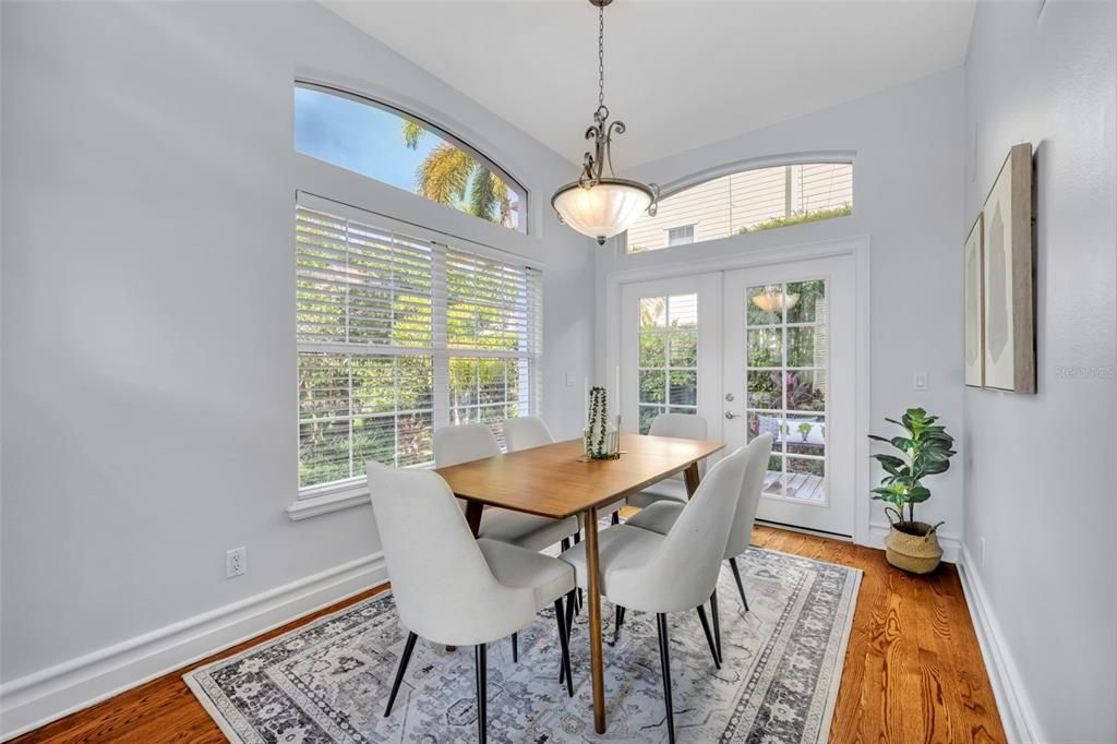 For Sale: $845,000 (3 beds, 3 baths, 2116 Square Feet)