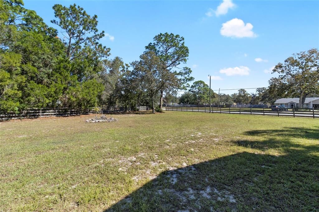 Под контрактом: $189,000 (2 спален, 1 ванн, 728 Квадратных фут)