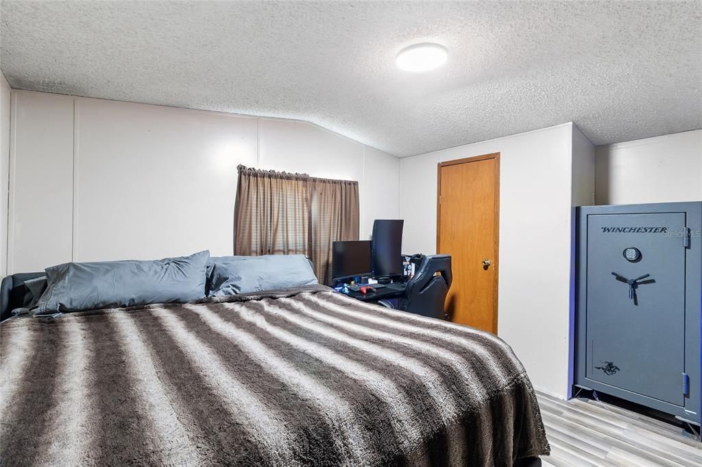 Под контрактом: $189,000 (2 спален, 1 ванн, 728 Квадратных фут)