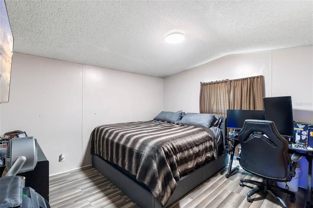 Под контрактом: $189,000 (2 спален, 1 ванн, 728 Квадратных фут)