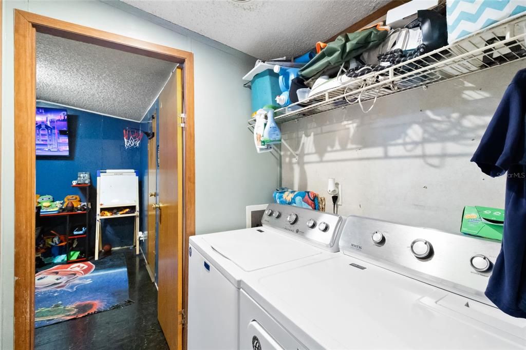 Под контрактом: $189,000 (2 спален, 1 ванн, 728 Квадратных фут)